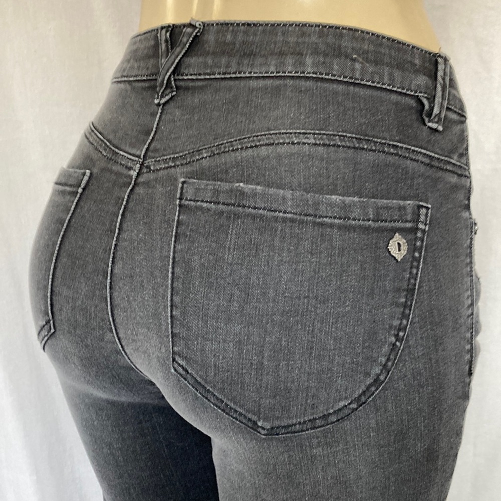 DEMOCRACY Jeans Vintage Gray Wash Fray Hem Size 6 Itty Bitty Boot Cut